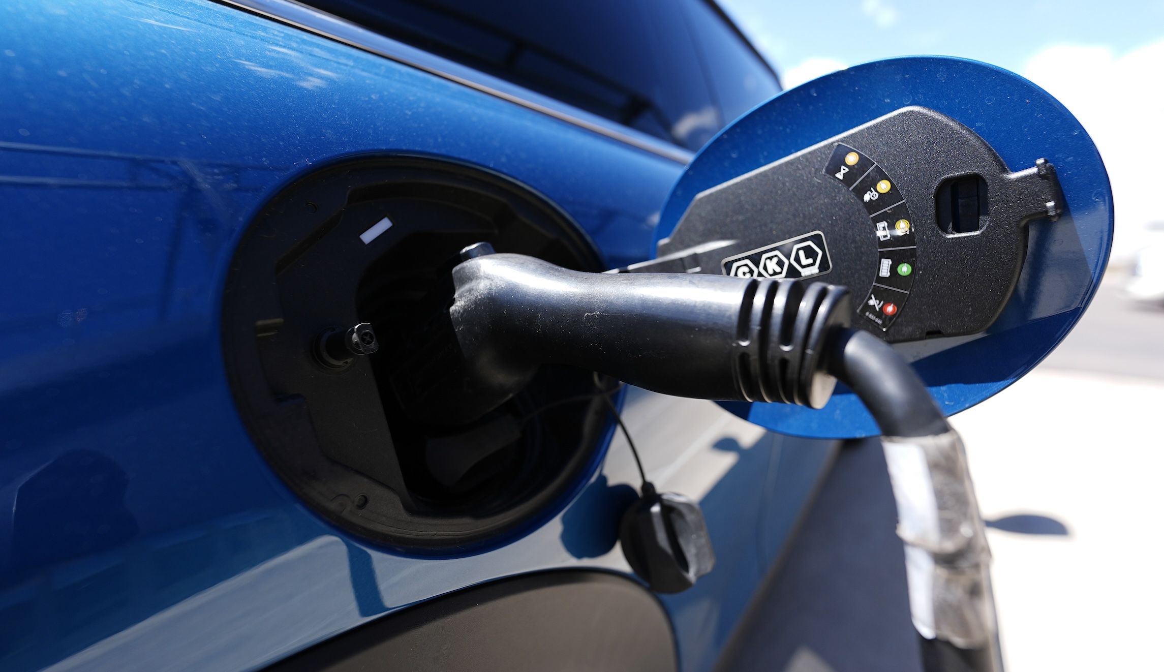 Electric vehicle industry at crossroads, not a dead end