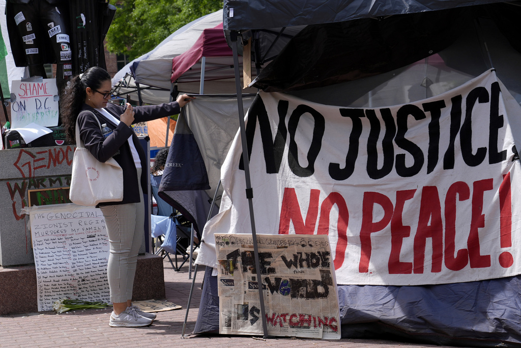 Anti-Israel protesters and police clash at the University of Arizona