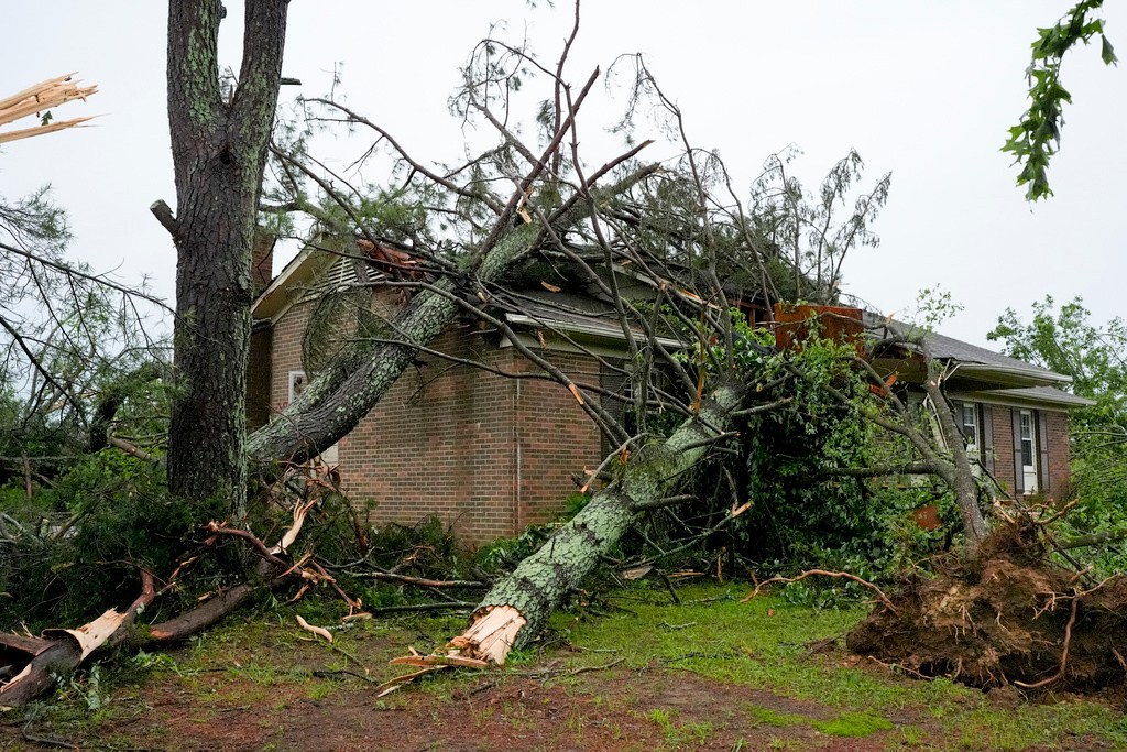 Tornadoes batter Oklahoma on Sunday night