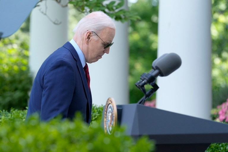 Trump faces troubles but Biden campaign is dead in the water