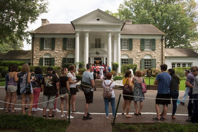 Foreclosure of Graceland halted by Tennessee judge