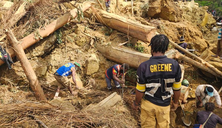 Hundreds dead and missing after Papua New Guinea landslide buries more than 2,000