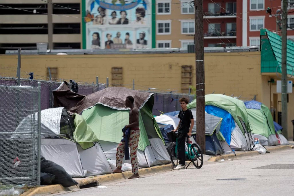 Rising housing costs in New York City pushing older folks into homeless shelters