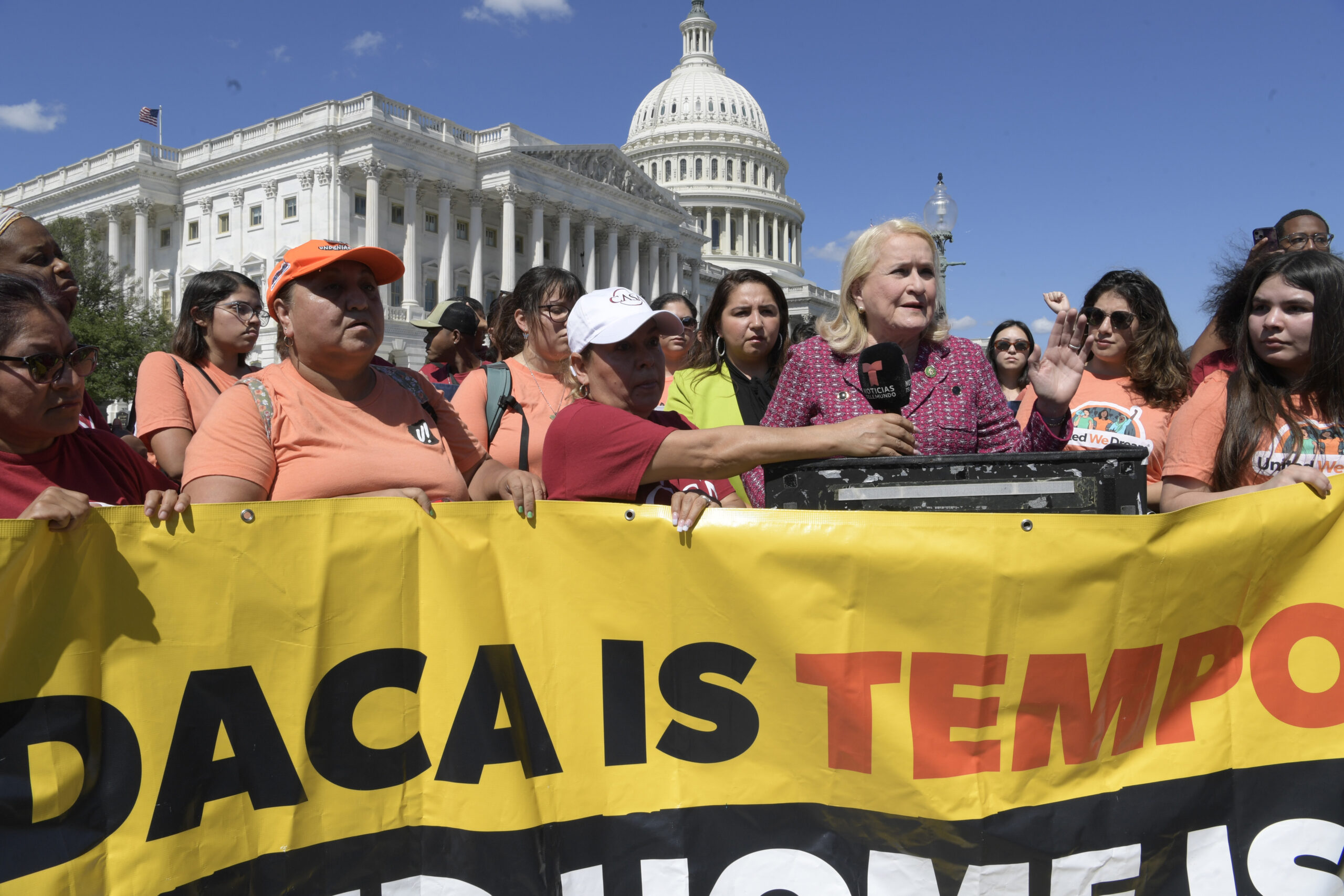 Democrats warn Biden choosing border security over Dreamers could cost him election