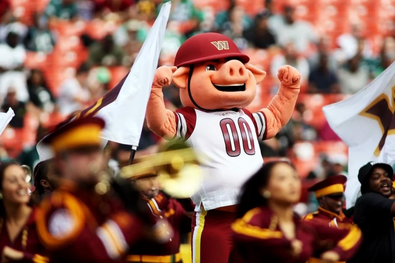 Washington Commanders agree to $1.3 million settlement over deposits