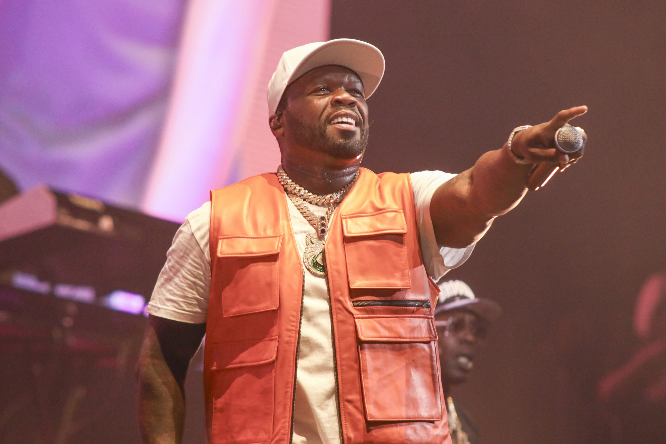 Lawmakers pose with 50 Cent during rapper’s visit to Capitol