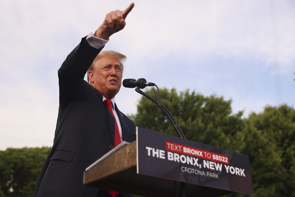 Donald Trump receives warm welcome during California fundraisers