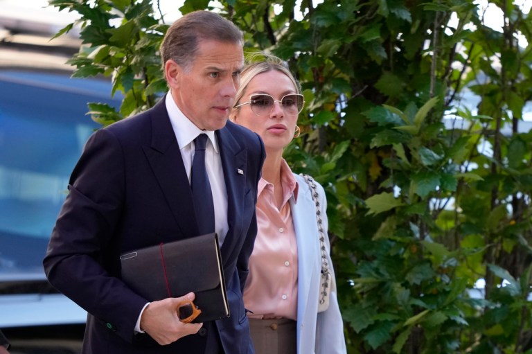 Hunter Biden, left, arrives with his wife, Melissa Cohen Biden, at federal court, Tuesday, June 4, 2024, in Wilmington, Del. (AP Photo/Matt Slocum)