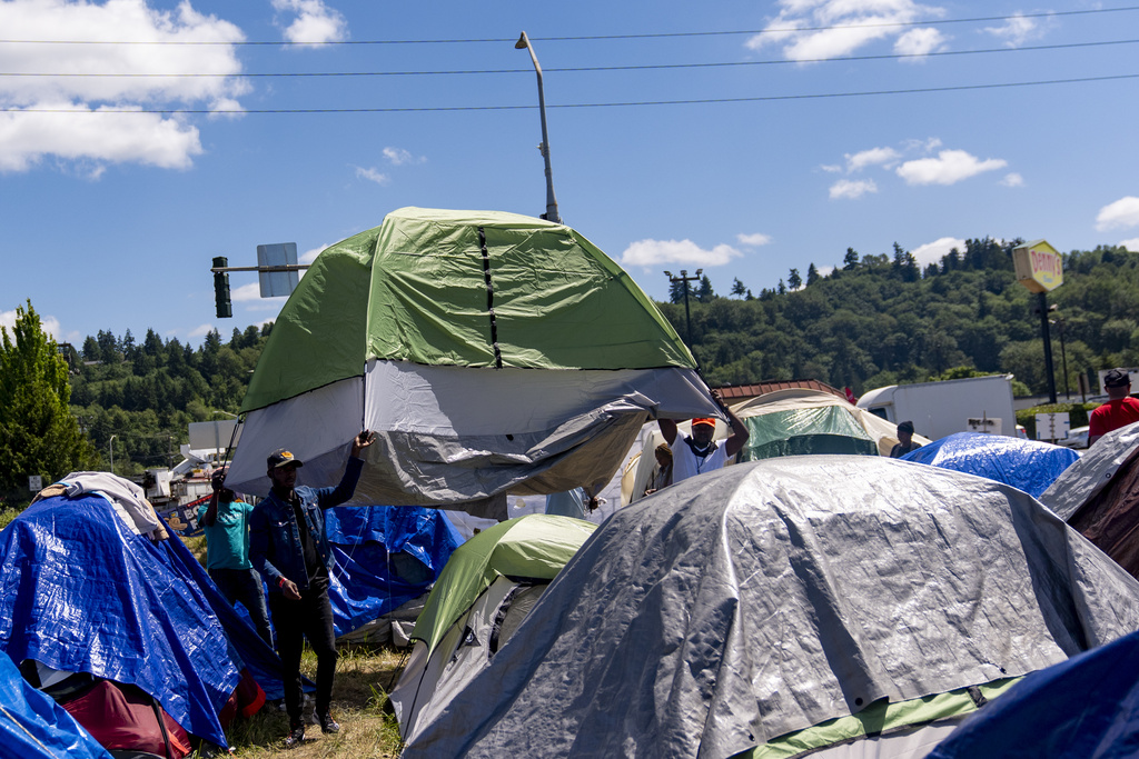 Asylum seekers camped out next to Kent freeway demanding housing