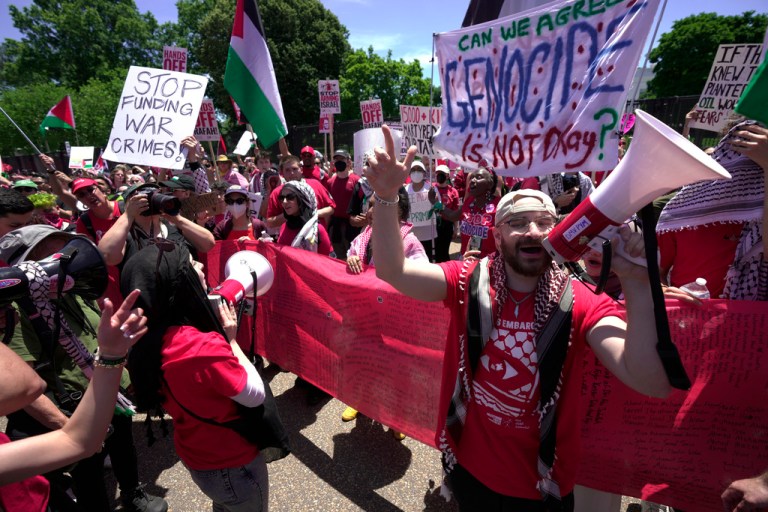 Anti-Israel protesters surround White House as pepper spray and smoke flares deployed
