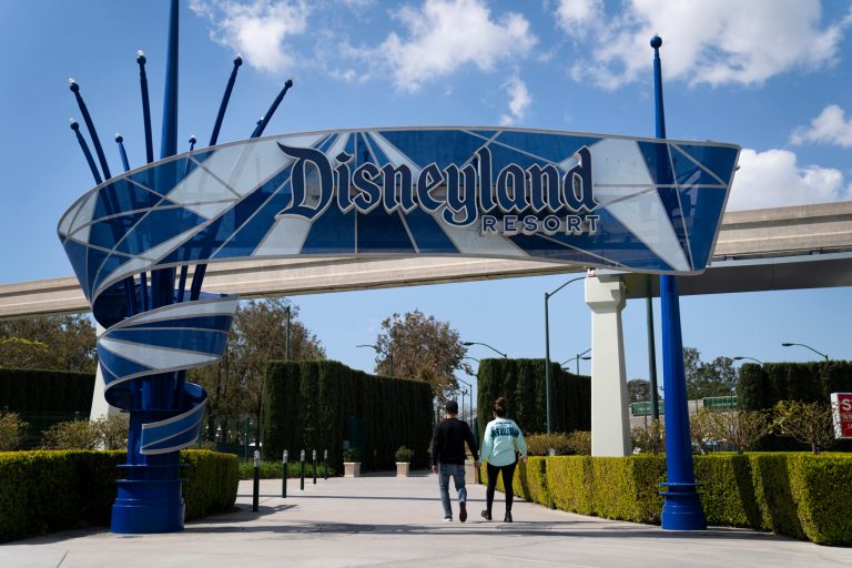 Disneyland workers and company reach agreement