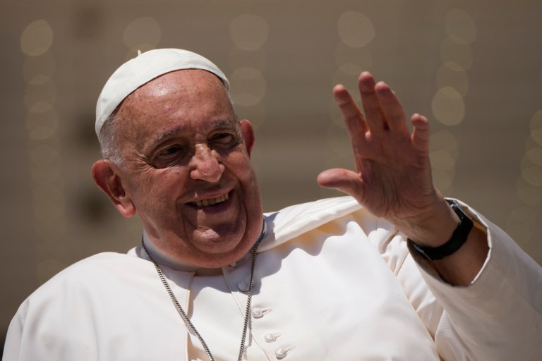 Pope Francis to bring comedians together at Vatican
