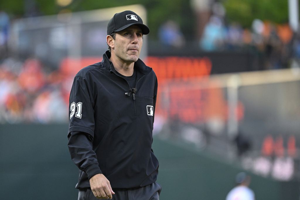 Umpire benched as MLB swings at gambling controversies
