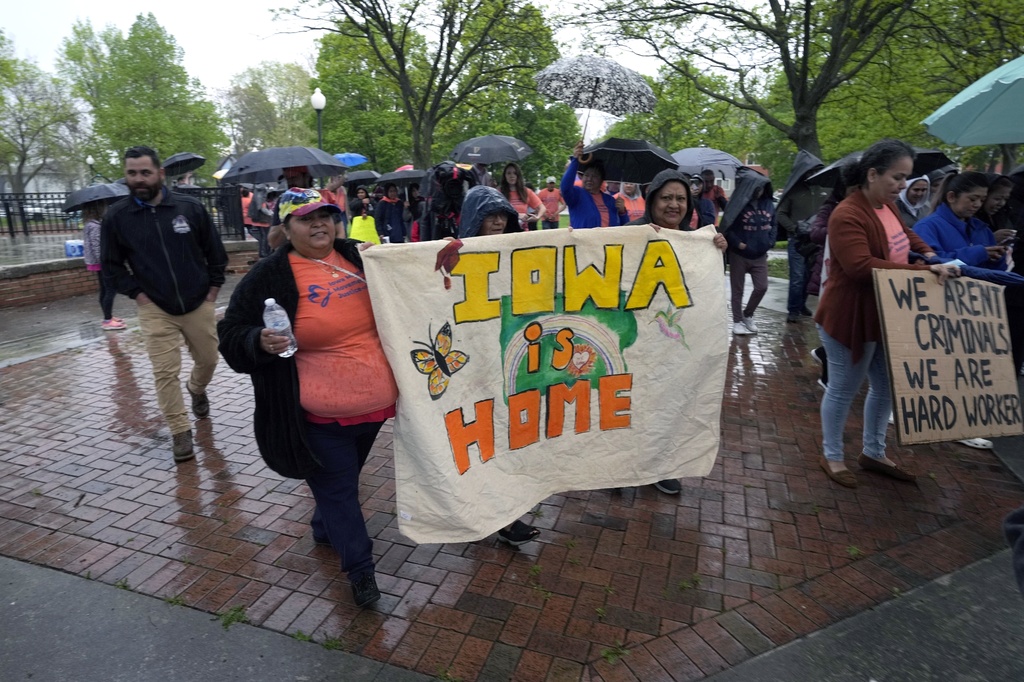 Judge declares Iowa law allowing police to charge immigrants facing deportation unconstitutional