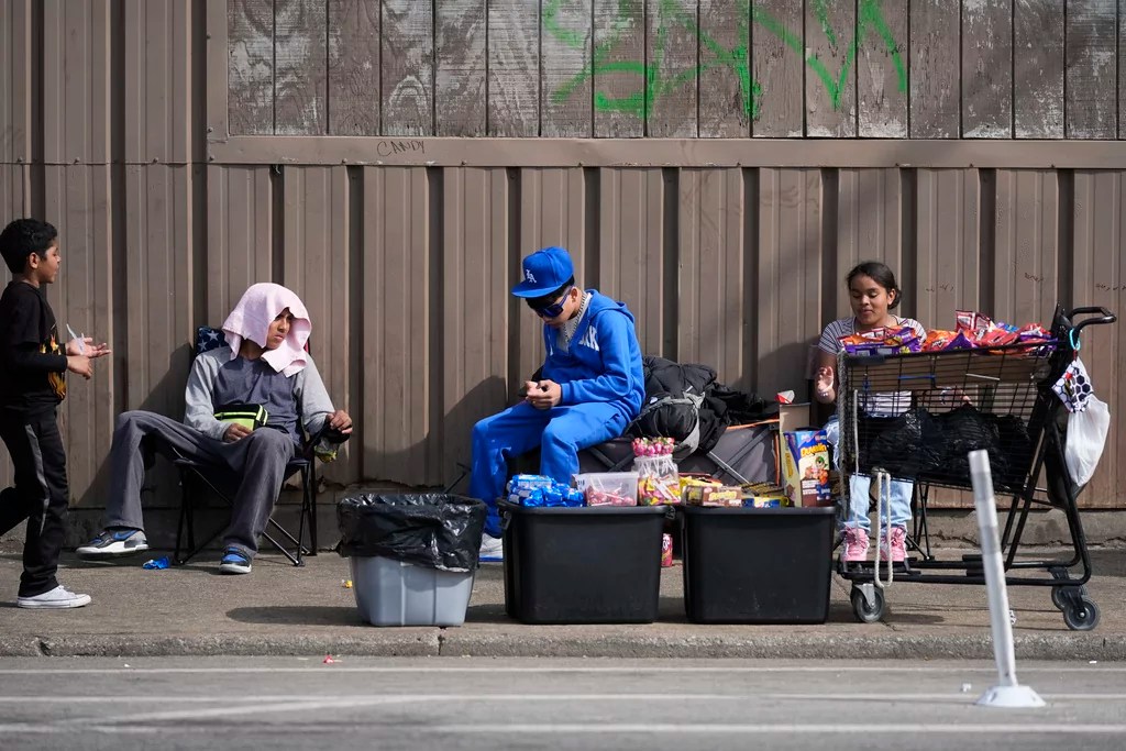 Evictions at Chicago homeless shelters force out migrants