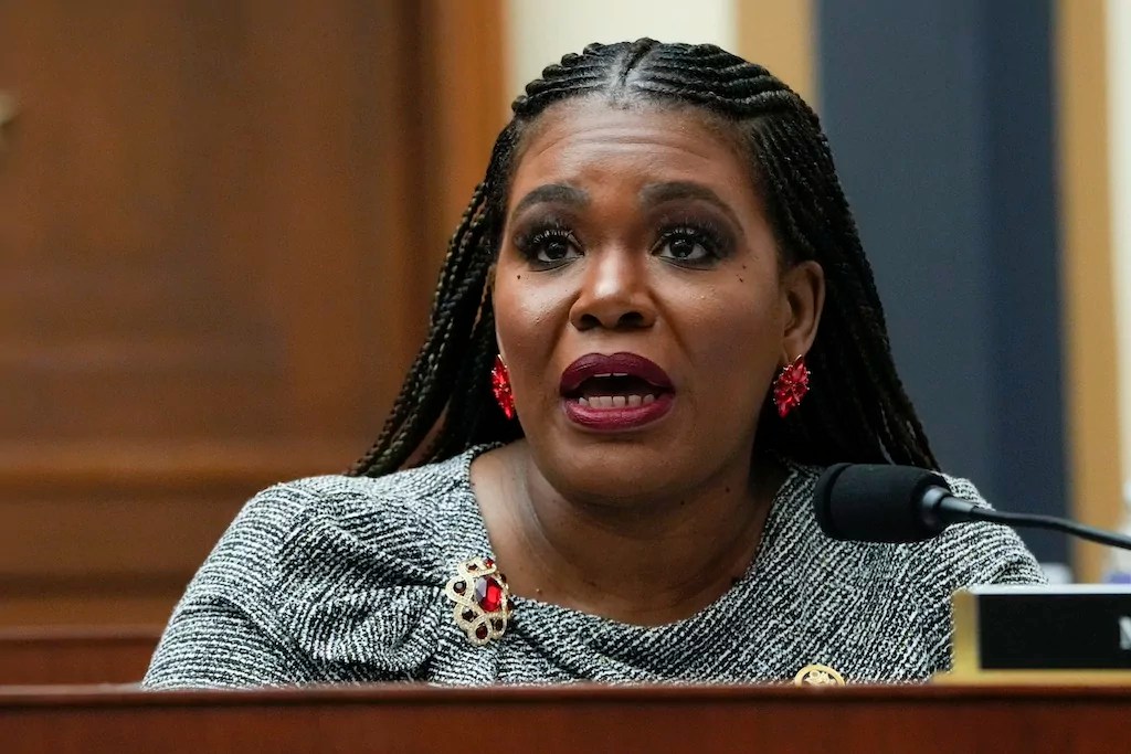 Cori Bush trails challenger a week ahead of House primary: Poll