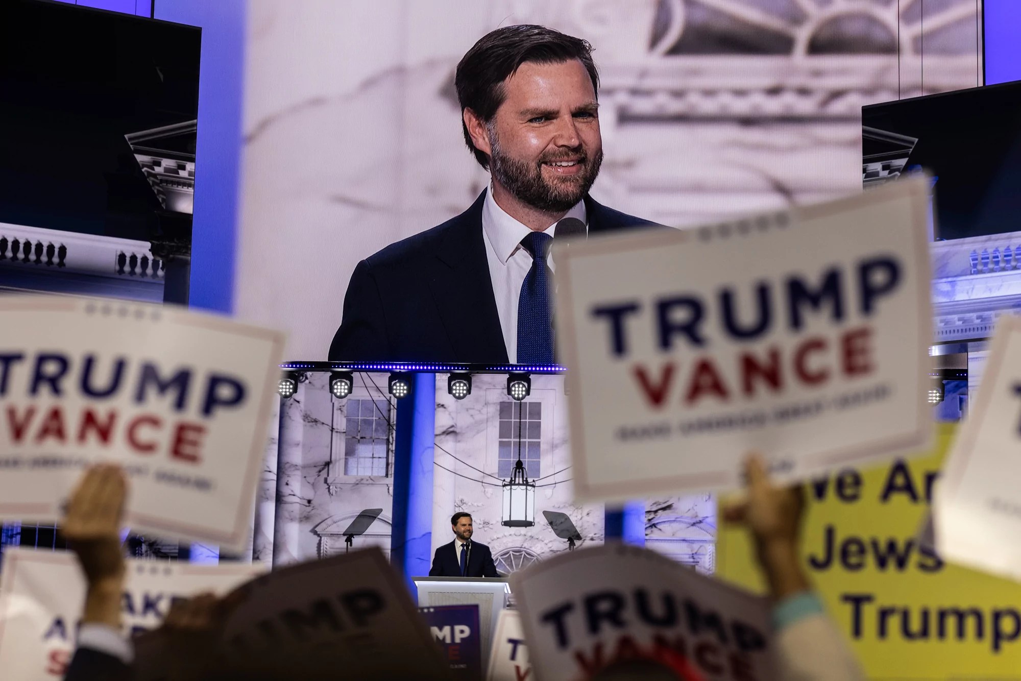 Vance to host first solo rally in Ohio hometown