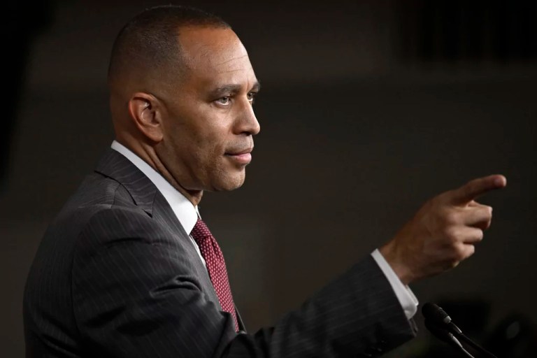 Jeffries withholds Harris endorsement ahead of meeting with her and Schumer