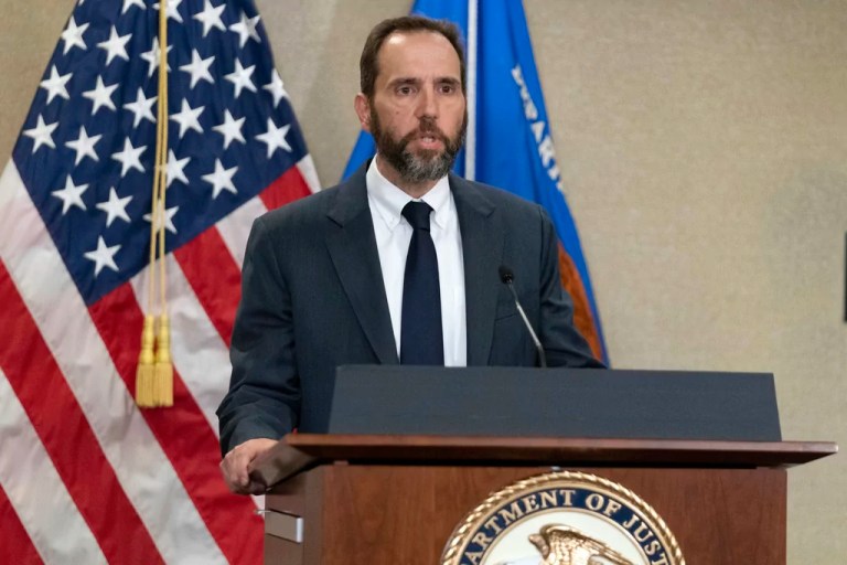 Jack Smith says obstruction charge against Trump should be sustained