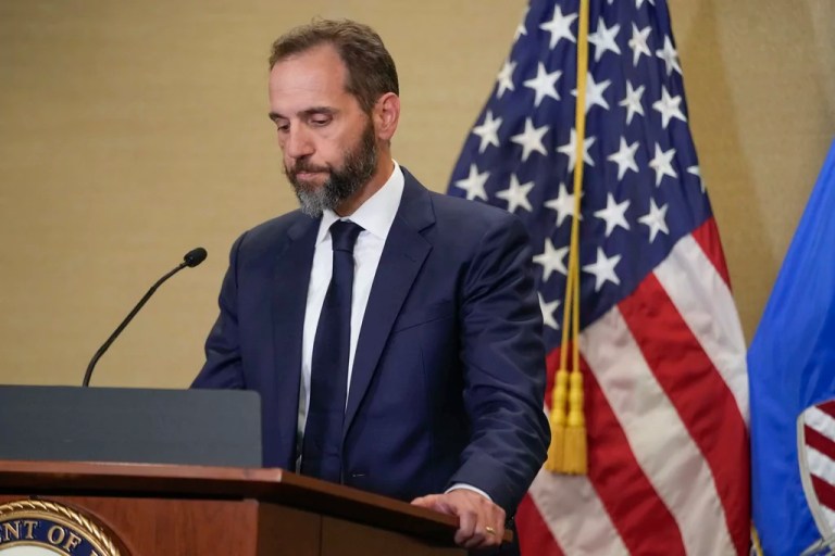 Jack Smith plans to dismiss both federal cases against Trump