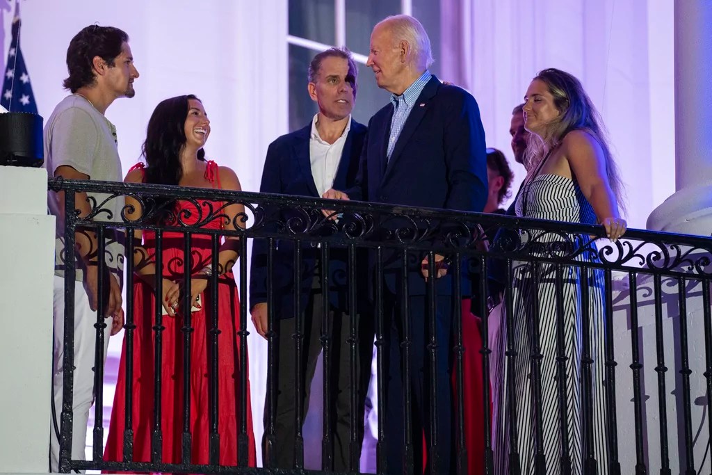 White House brings Hunter Biden closer in times of trouble