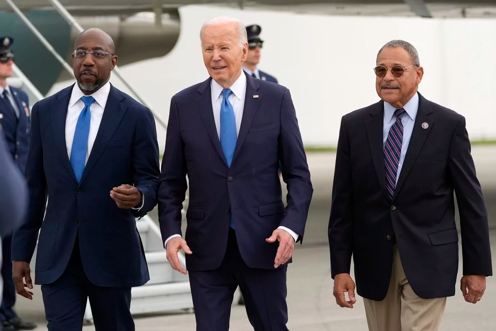 Biden tells black radio hosts he ‘screwed up’ at first debate