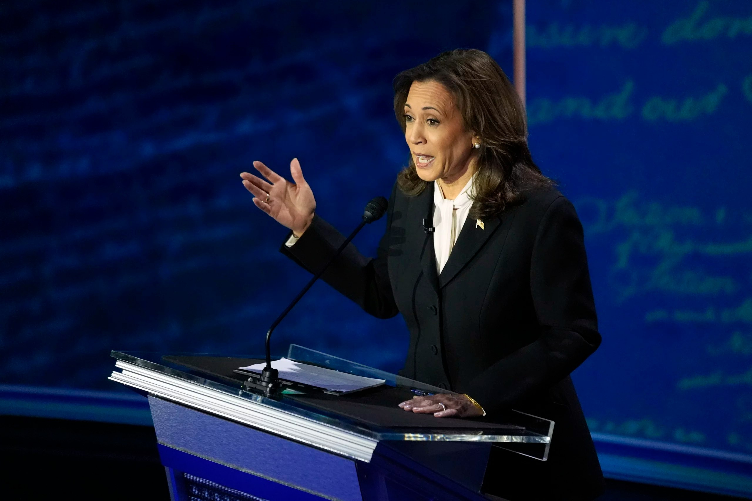 WATCH LIVE: Harris holds rally in Charlotte, North Carolina