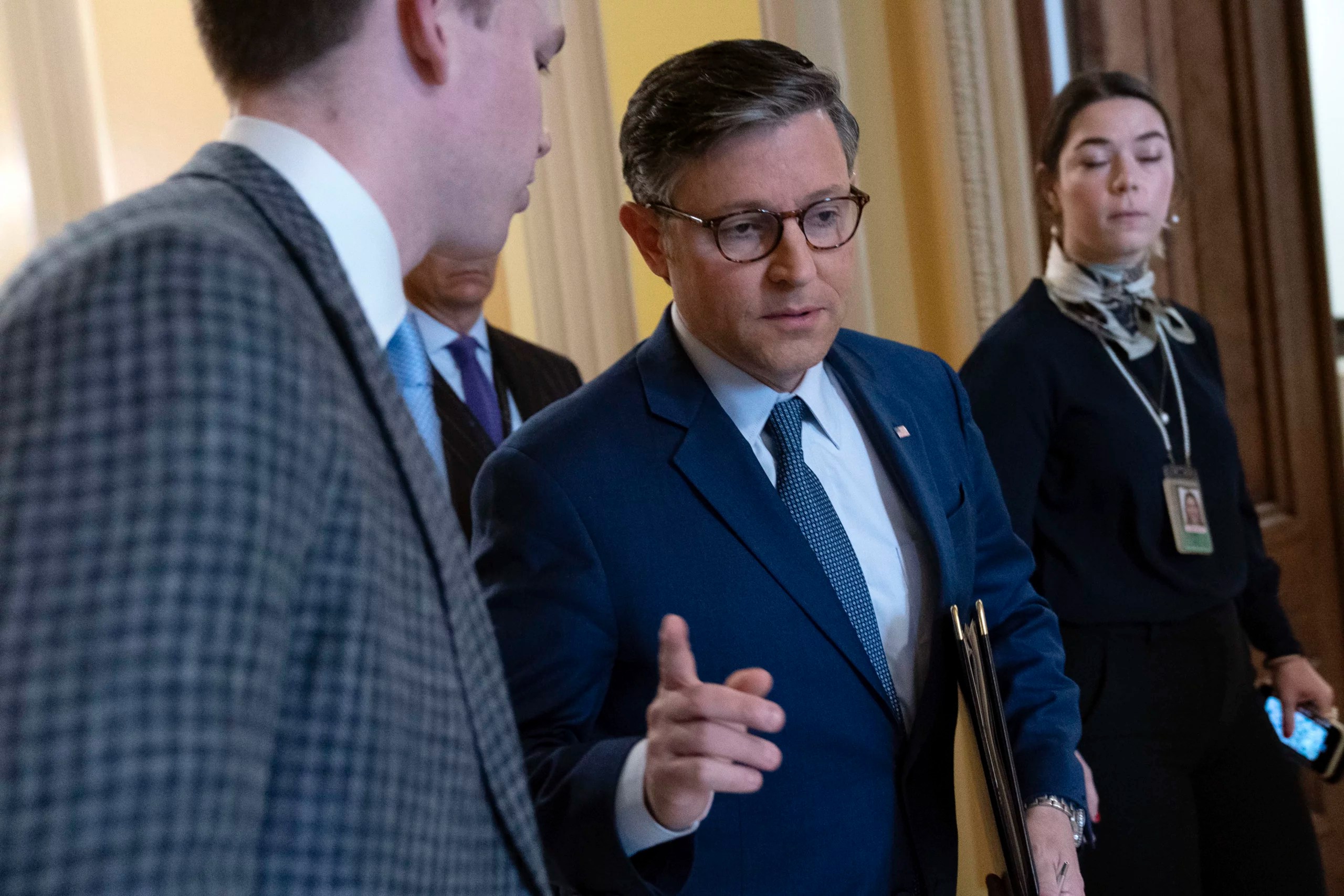 House Republicans overcome internal drama to advance conference rules package