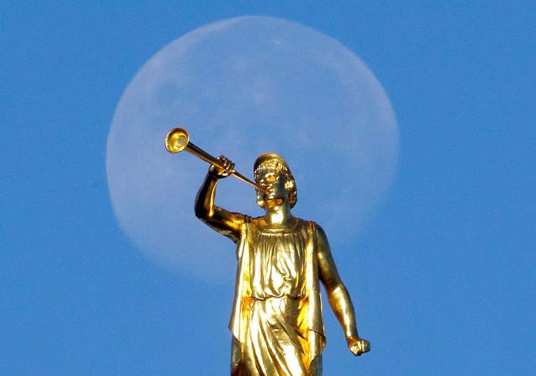 Trump courting Mormons for hand up in Arizona and Nevada