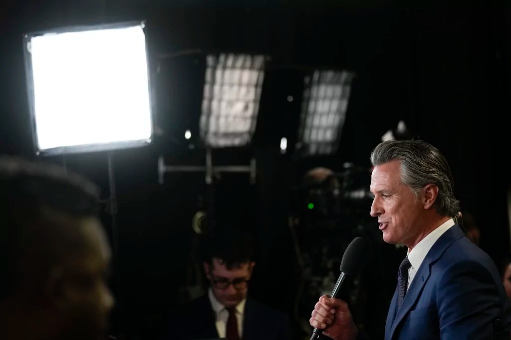 California weighs handing out phone subsidies to illegal immigrants