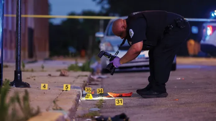 Chicago lives up to its criminal reputation
