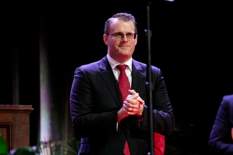 Iowa lieutenant governor resigns to become CEO of Iowa Bankers Association and focus on his family