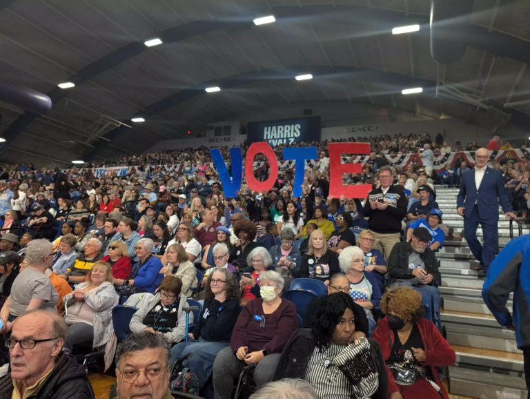 Obama tries to bring ‘hope and change’ to Harris campaign in first of major push before November