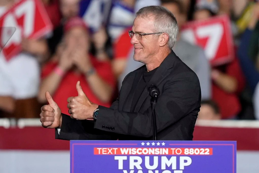 Brett Favre stumps for Trump at Wisconsin rally: ‘It’s time to bench Kamala’