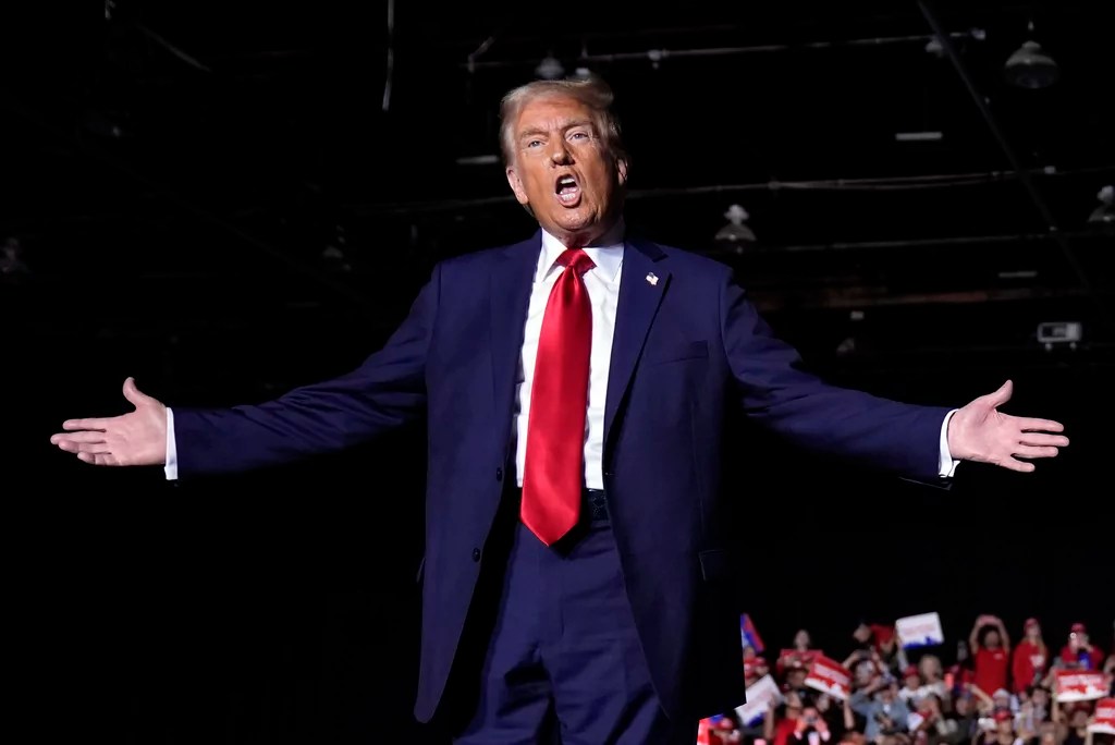 Trump praises Arnold Palmer’s manliness with suggestive shower story