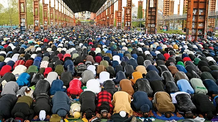 Muslims pray in Turin, Italy, April 10, 2024. (Stefano Guidi/Getty Images)