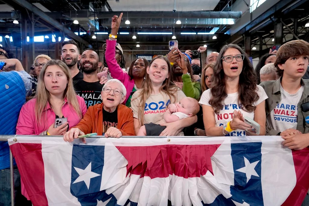 Women outpace men in early voting