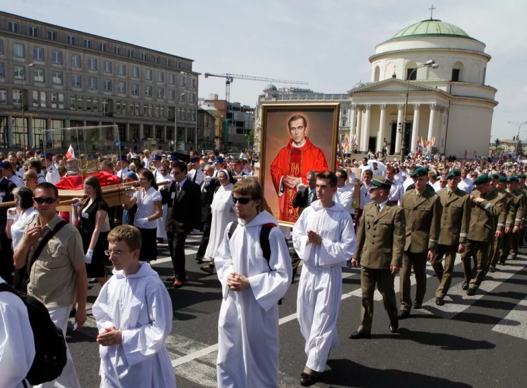 Trump continues quest for Polish American support with honoring of late beloved priest