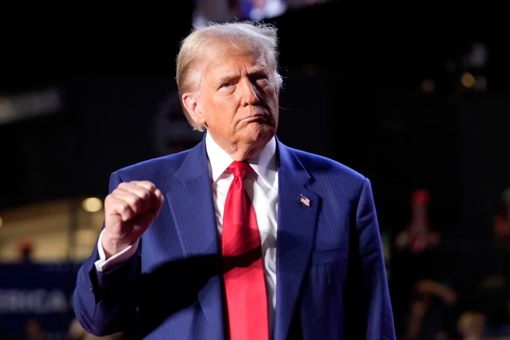 Trump claims US is ‘a garbage can for the world’ during Arizona rally on immigration