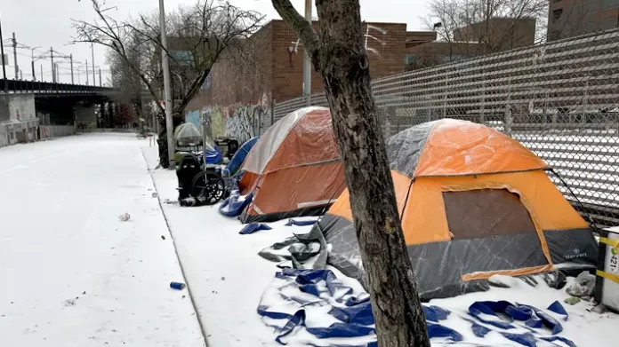 Chicago ‘welcomes’ illegal immigrants to winter weather