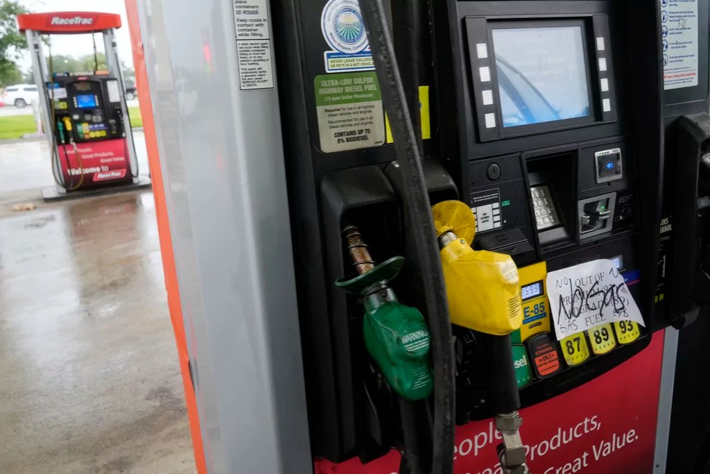 Wisconsin gas price averages $2.85 per gallon heading into Thanksgiving