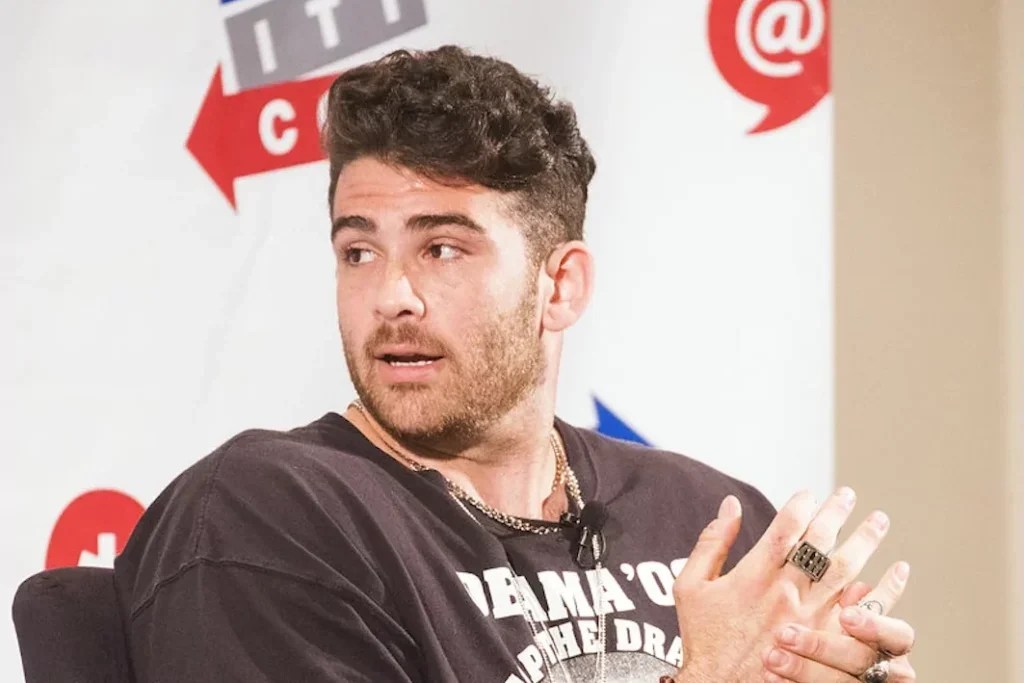 Left-wing internet celebrity calls for the death of a senator and gets slapped on the wrist