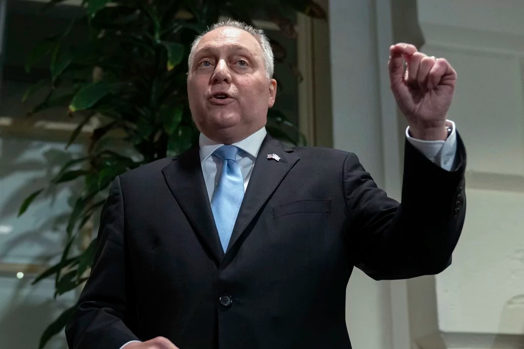 Scalise leads Republicans in rallying Arizona voters to vote early for Trump