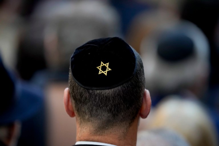 Jewish family ousted from California coffee house over Star of David hat