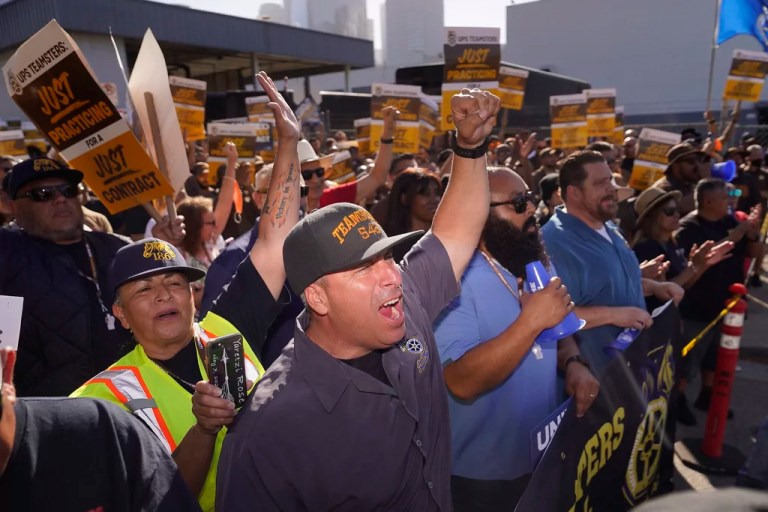 Boeing to lay off hundreds weeks after strike ends
