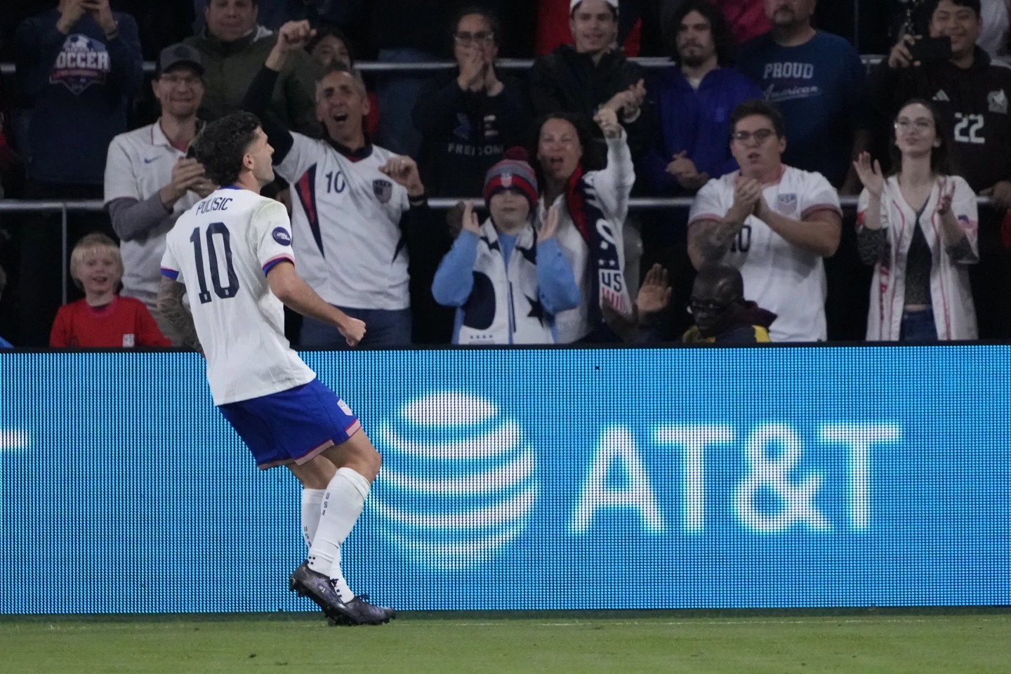 The anti-Rapinoe? US men’s soccer team star the latest athlete to do ‘Trump dance’