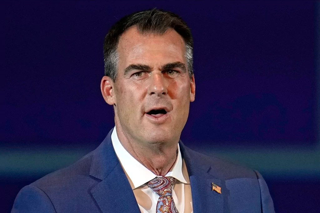 Stitt disagrees with Texas National Guard deployment to Chicago