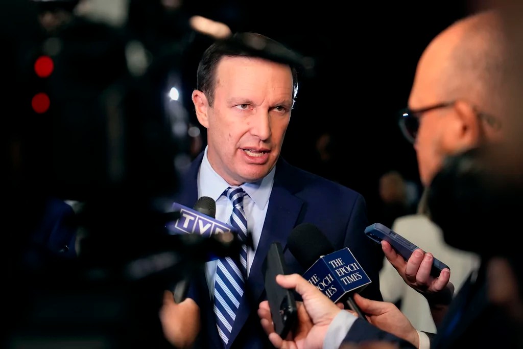Gun control hypocrite Chris Murphy rationalizes healthcare CEO shooting