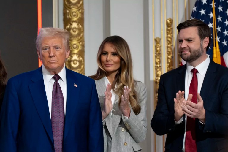 Trump shows support to longshoremen as they continue contract negotiations