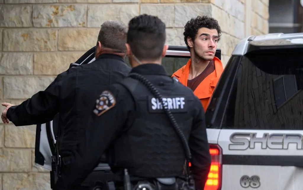 Luigi Mangione screams to press before extradition hearing in Pennsylvania